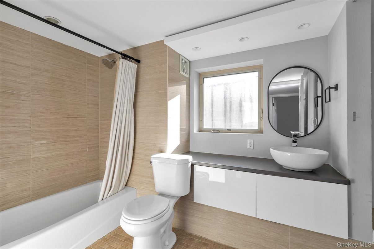 Bathroom, Interior, Recessed Lighting