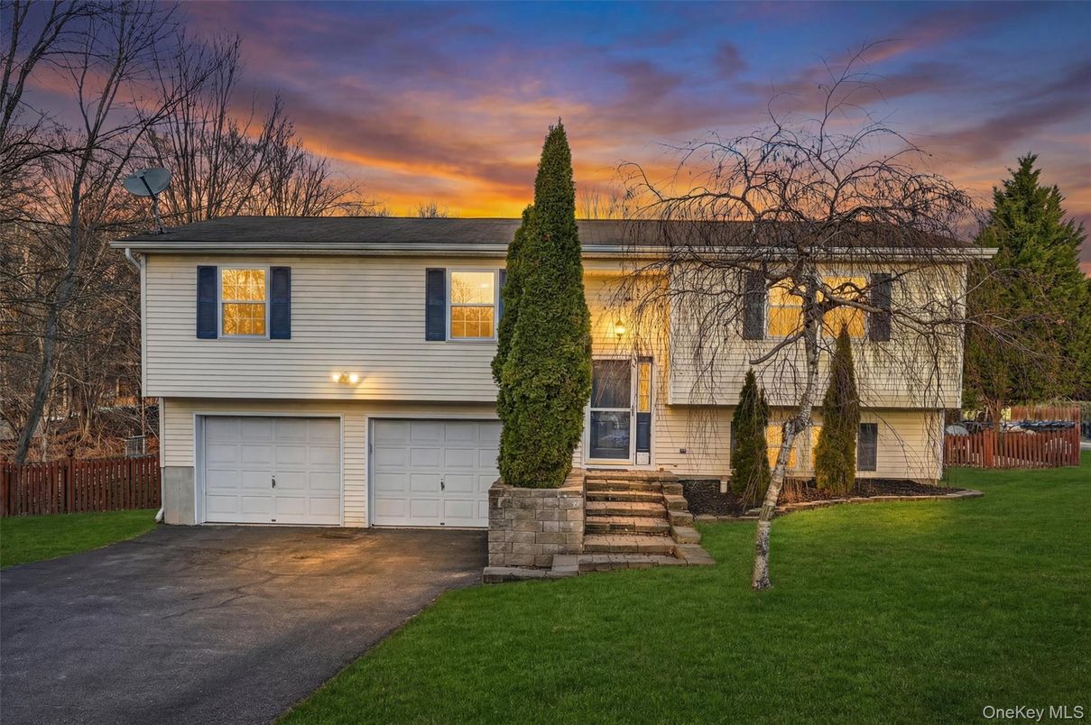 Attached, Exterior, Facade, Raised Ranch