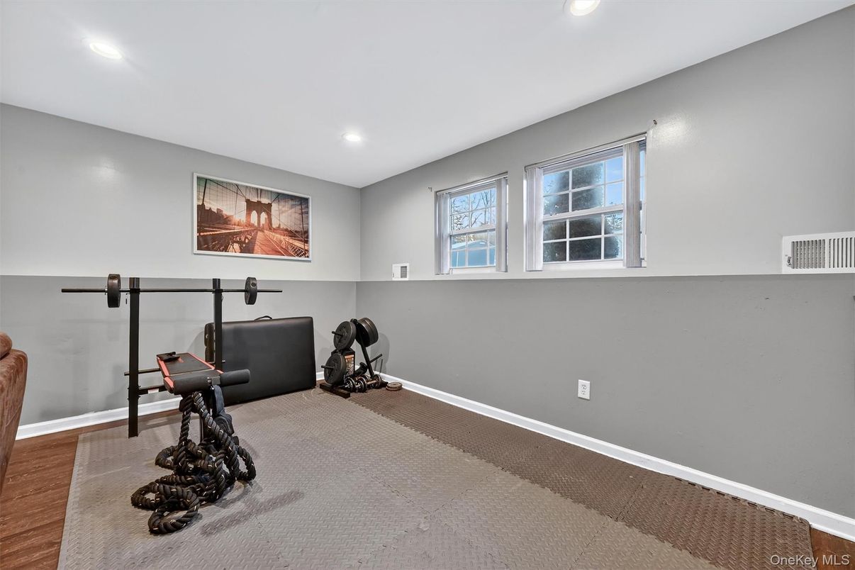 Fitness Equipment, Interior, Recessed Lighting, Wood Texture Flooring