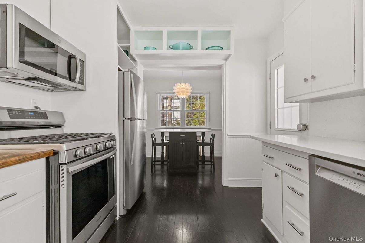 Chandelier, Dining room, Interior, Kitchen, Stainless Steel Appliances, Wood Texture Flooring