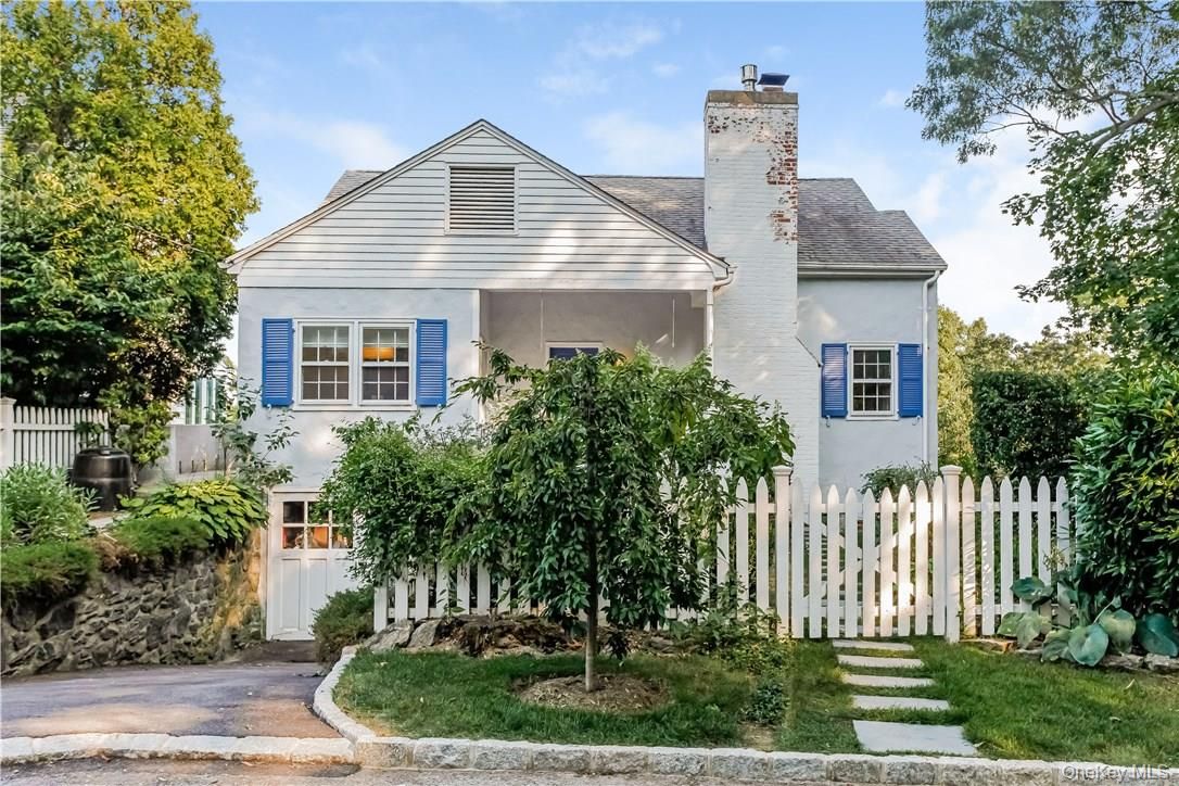 Exterior, Facade, French Provincial