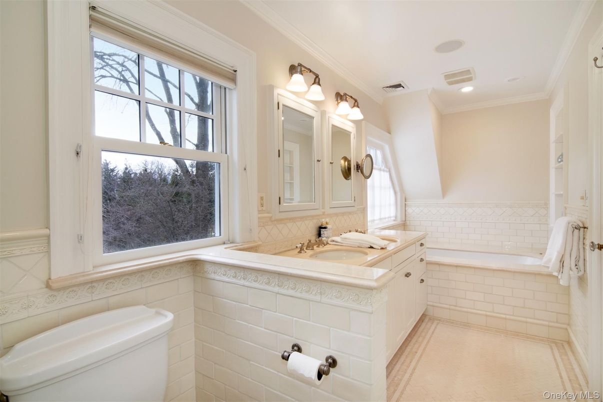 Bathroom, Interior, Recessed Lighting
