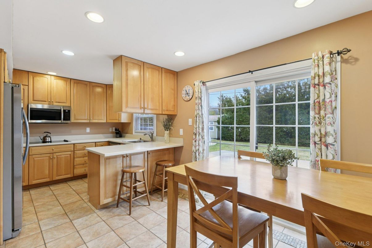 Dining room, Interior, Kitchen, Recessed Lighting