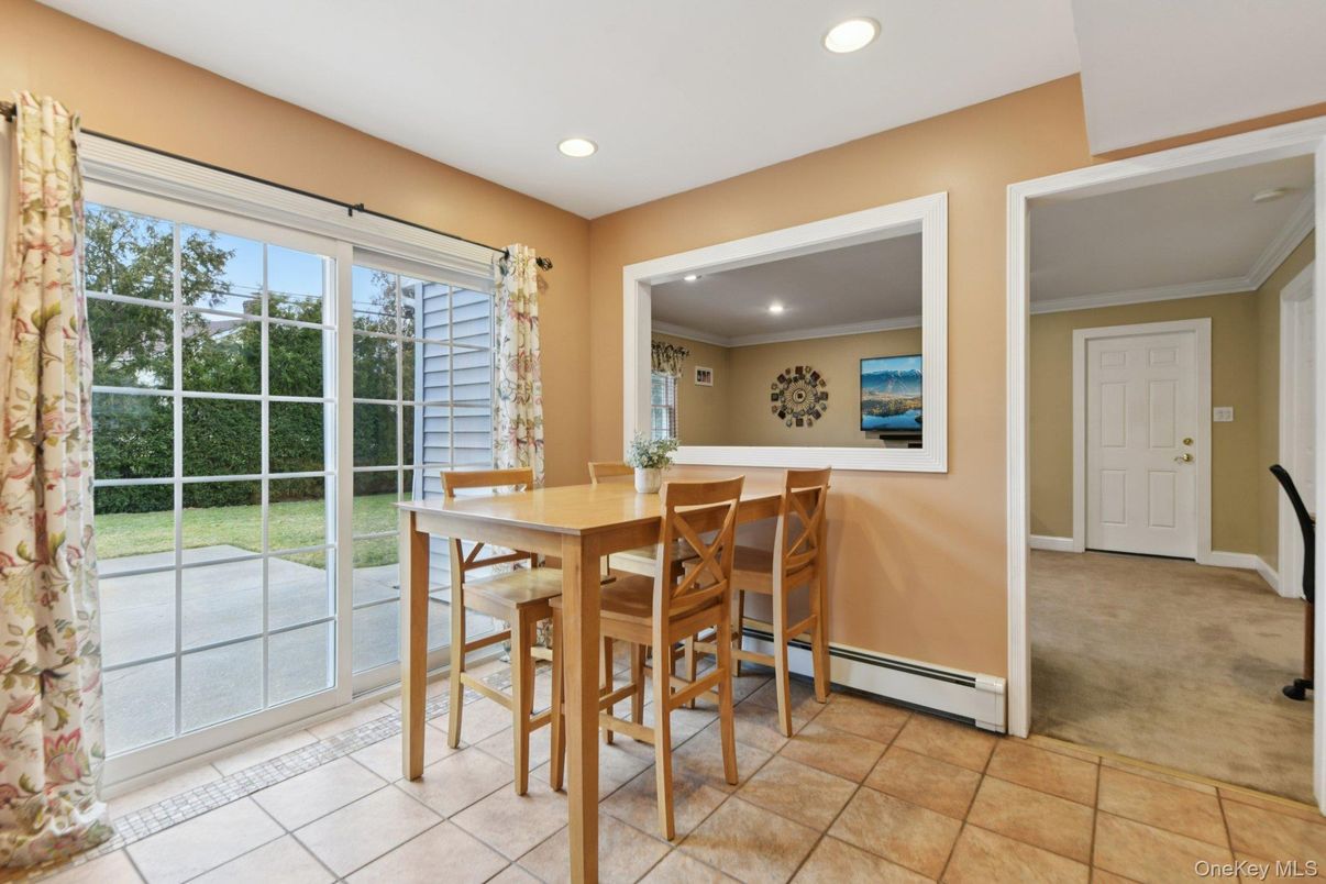 Dining room, Interior, Recessed Lighting