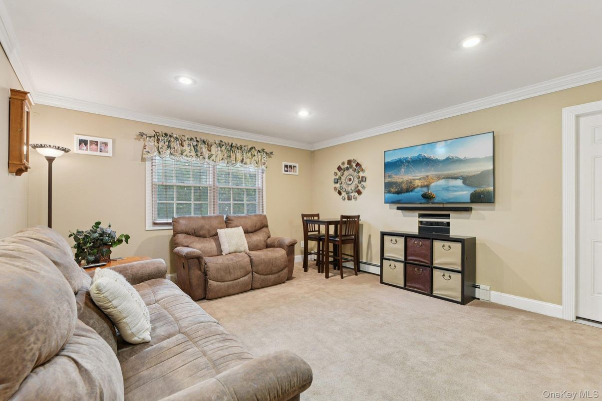 Dining room, Interior, Living room, Recessed Lighting