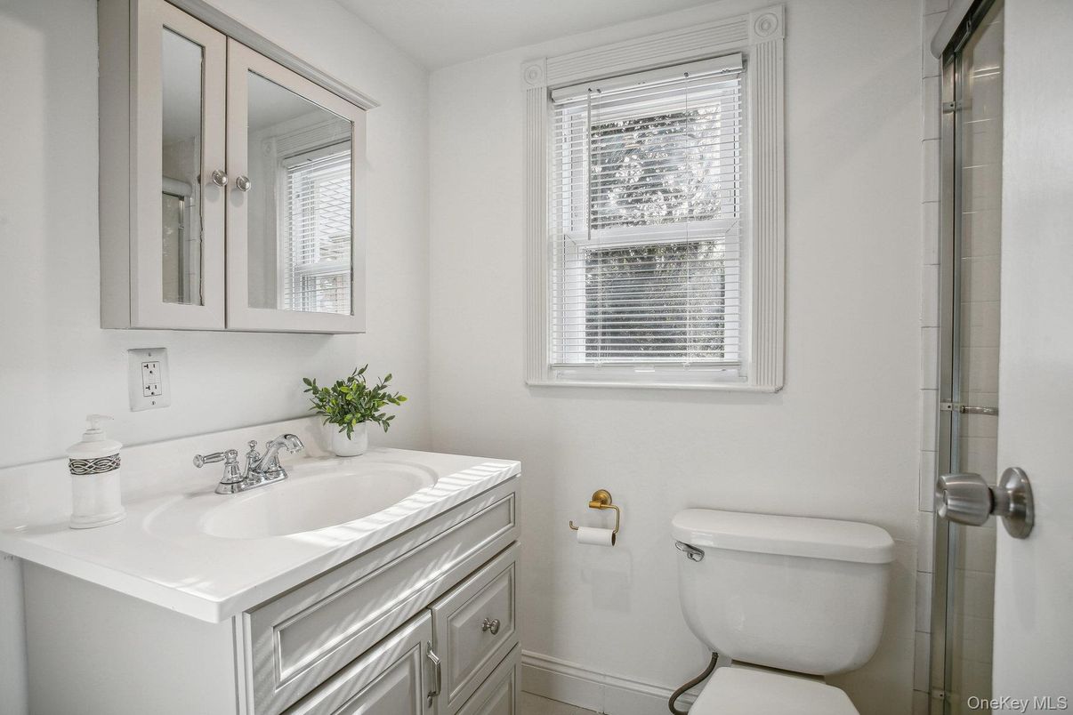 Bathroom, Interior, Tile Countertops