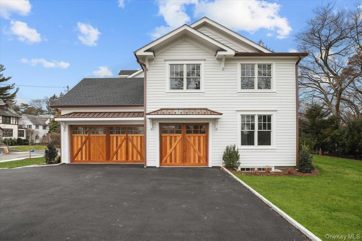 Attached, Exterior, Facade, Farmhouse