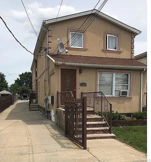 Exterior, Facade, American Foursquare