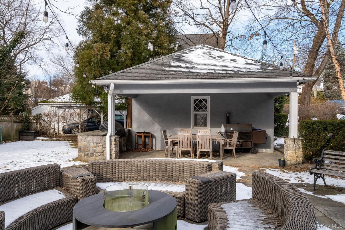 Exterior, Outdoor Kitchen