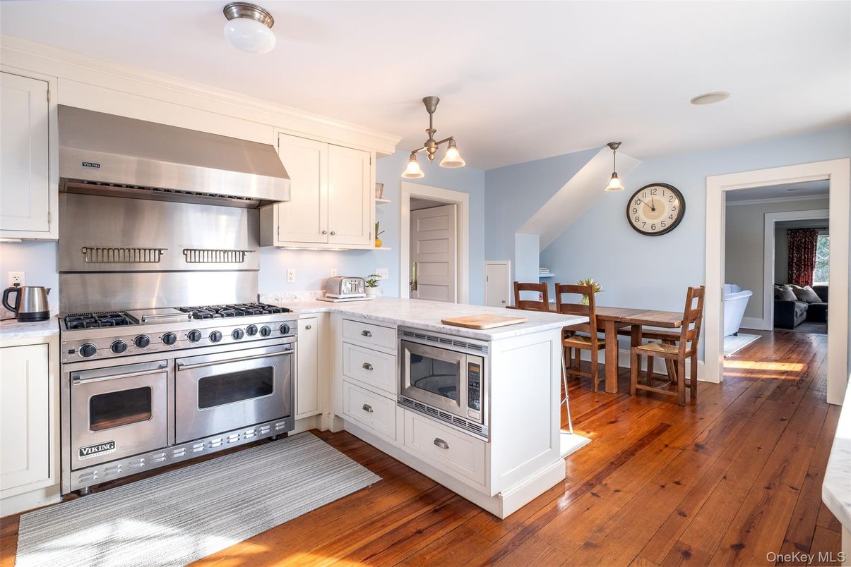 Dining room, Interior, Kitchen, Pendant Lights, Stainless Steel Appliances, Wood Texture Flooring