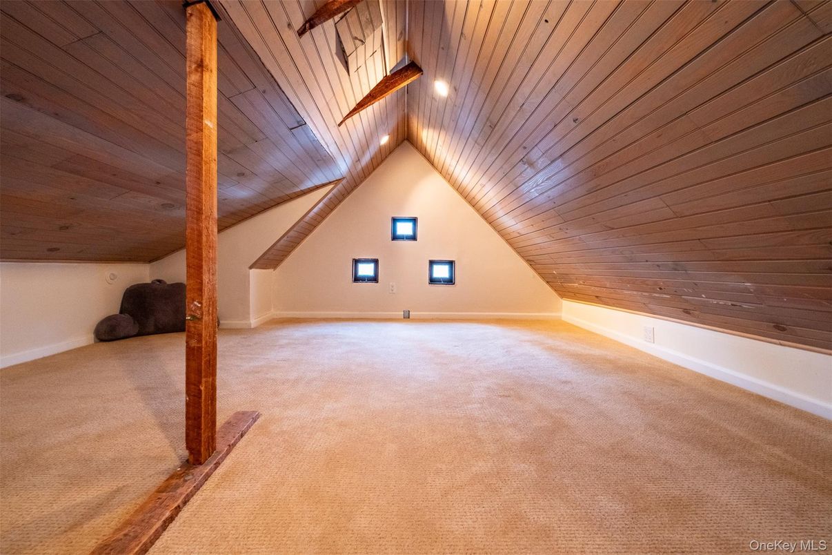 Empty room, Interior, Wooden Ceilings