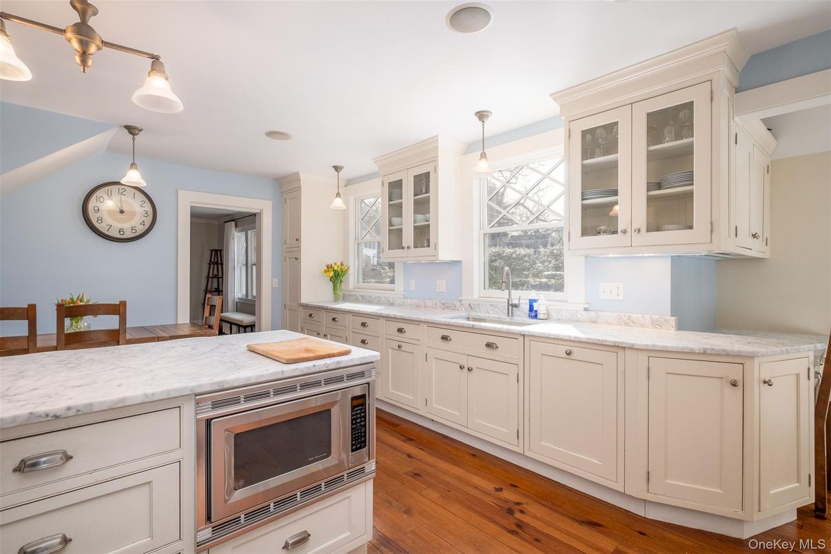 Interior, Kitchen, Pendant Lights, Wood Texture Flooring