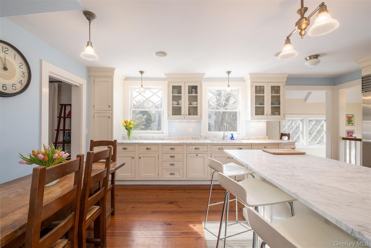 Dining room, Interior, Kitchen, Pendant Lights, Wood Texture Flooring