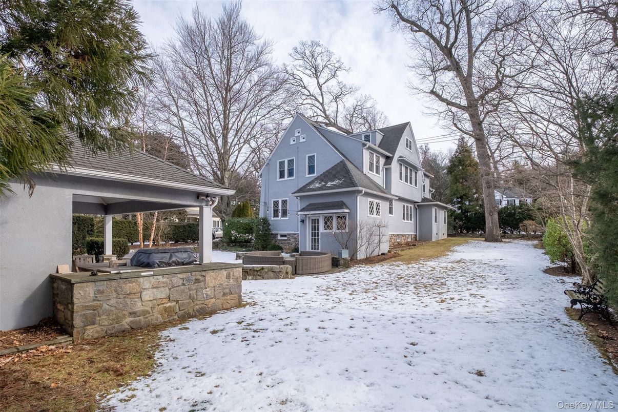 Exterior, Outdoor Kitchen