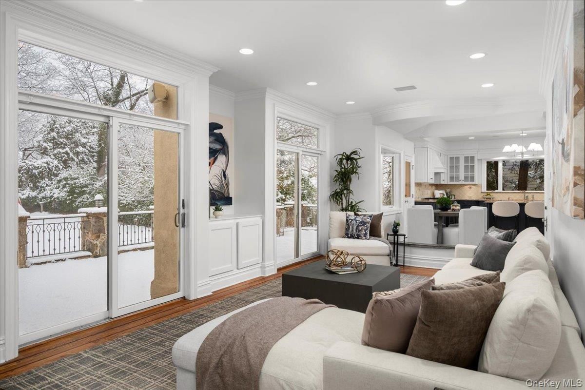 Dining room, Interior, Living room, Recessed Lighting, Wood Texture Flooring