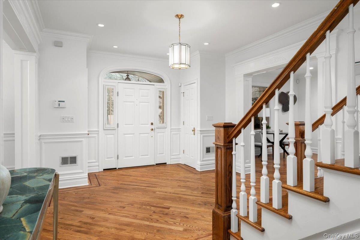 Interior, Pendant Lights, Recessed Lighting, Wood Texture Flooring