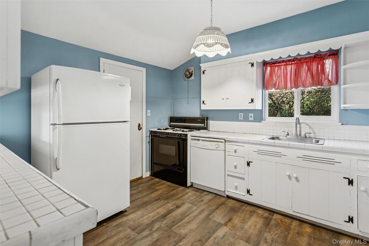 Interior, Kitchen, Pendant Lights, Tile Countertops, Wood Texture Flooring