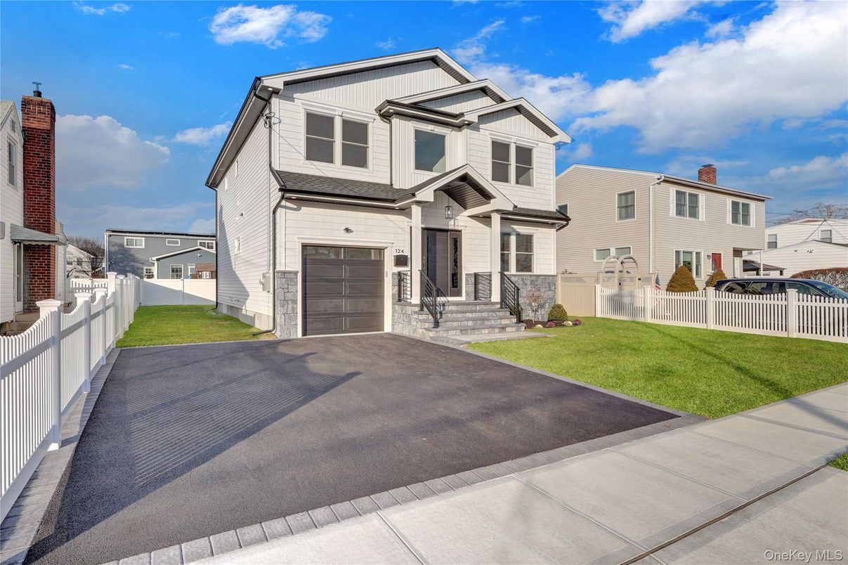 Attached, Exterior, Facade, Rowhouse