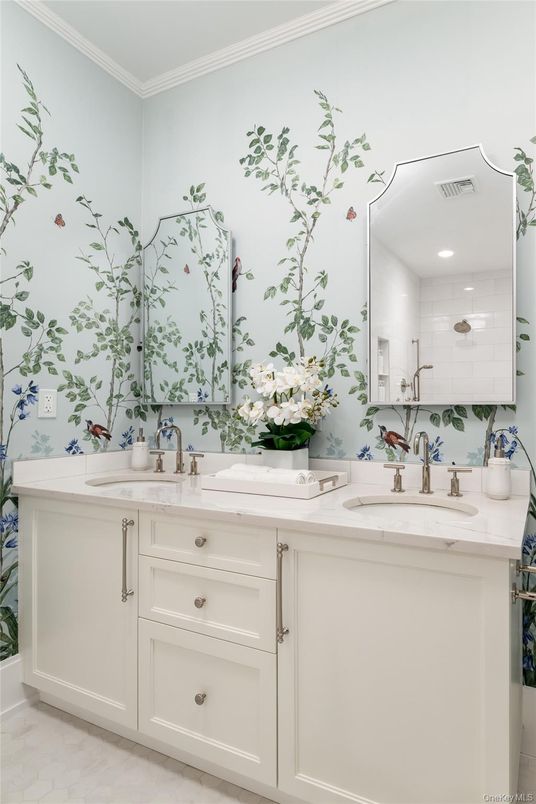 Bathroom, Dual Sink Vanities, Interior, Recessed Lighting