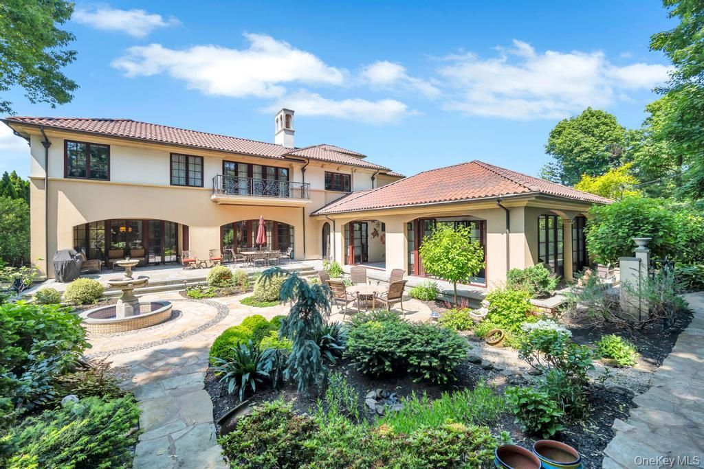 Backyard, Exterior, Facade, Mediterranean