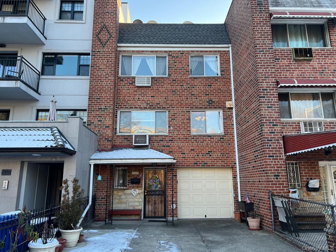 Attached, Exterior, Facade, Brick Facade, Rowhouse