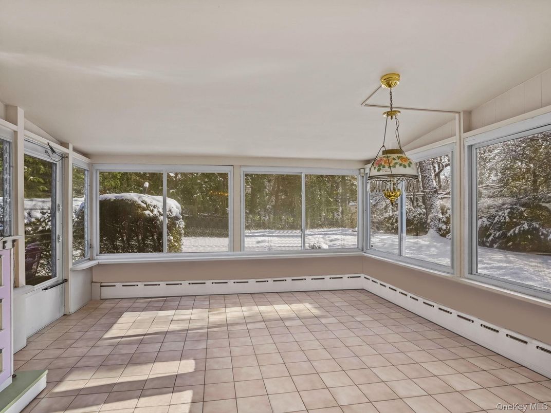 Empty room, Interior, Sun Room