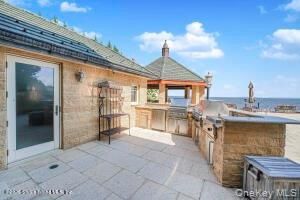 Exterior, Outdoor Kitchen, Water