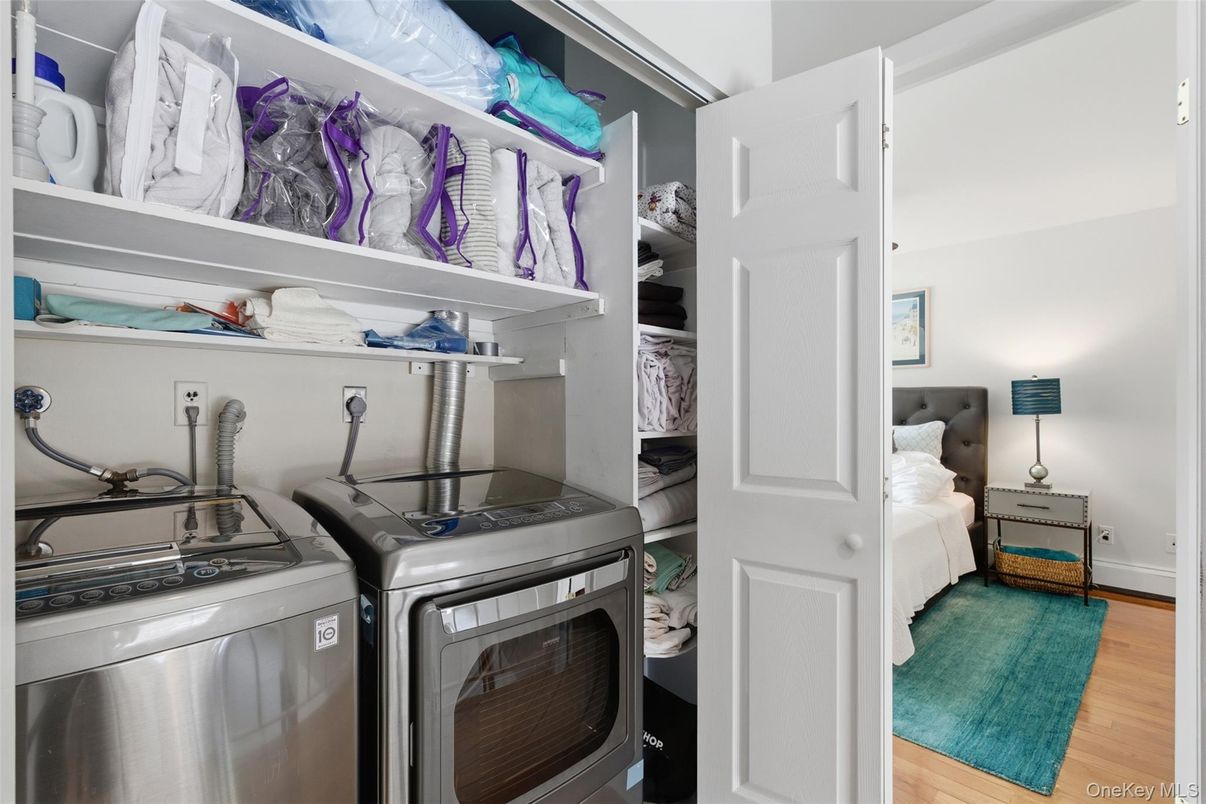 Interior, Washer, Wood Texture Flooring