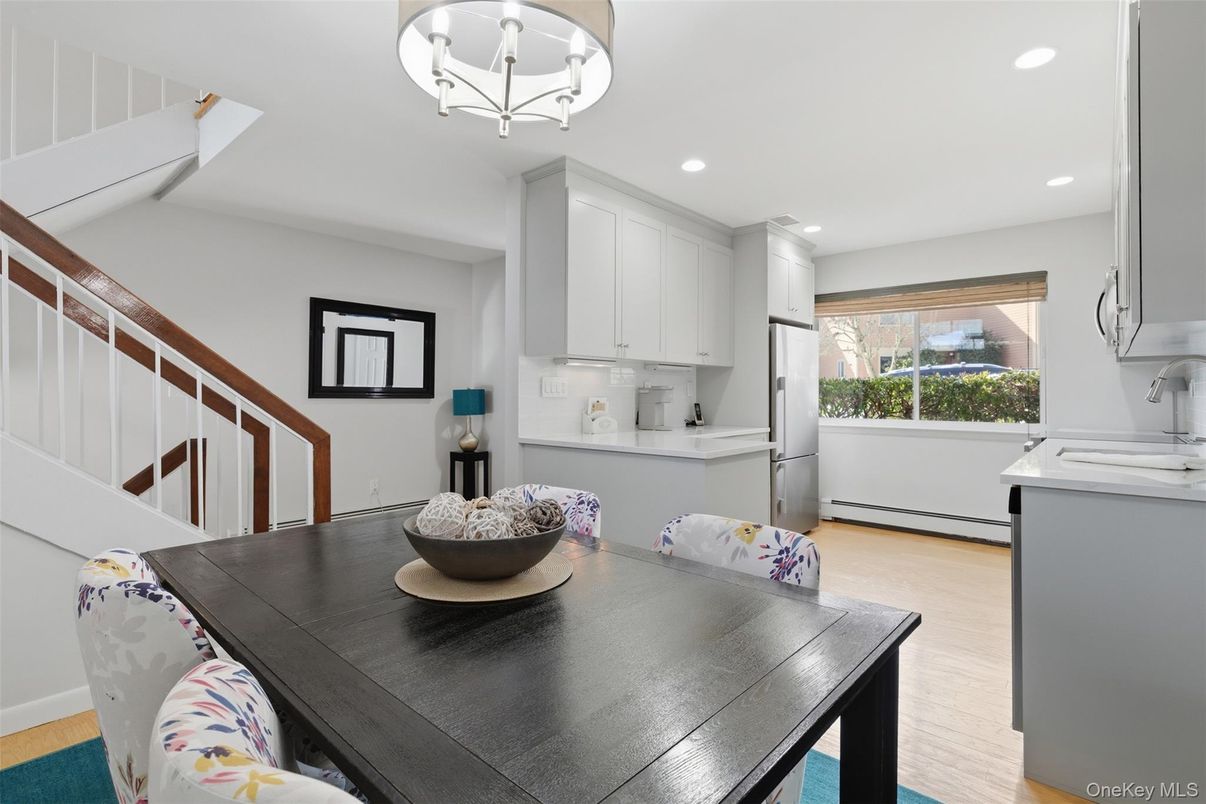 Chandelier, Dining room, Interior, Kitchen, Recessed Lighting, Wood Texture Flooring