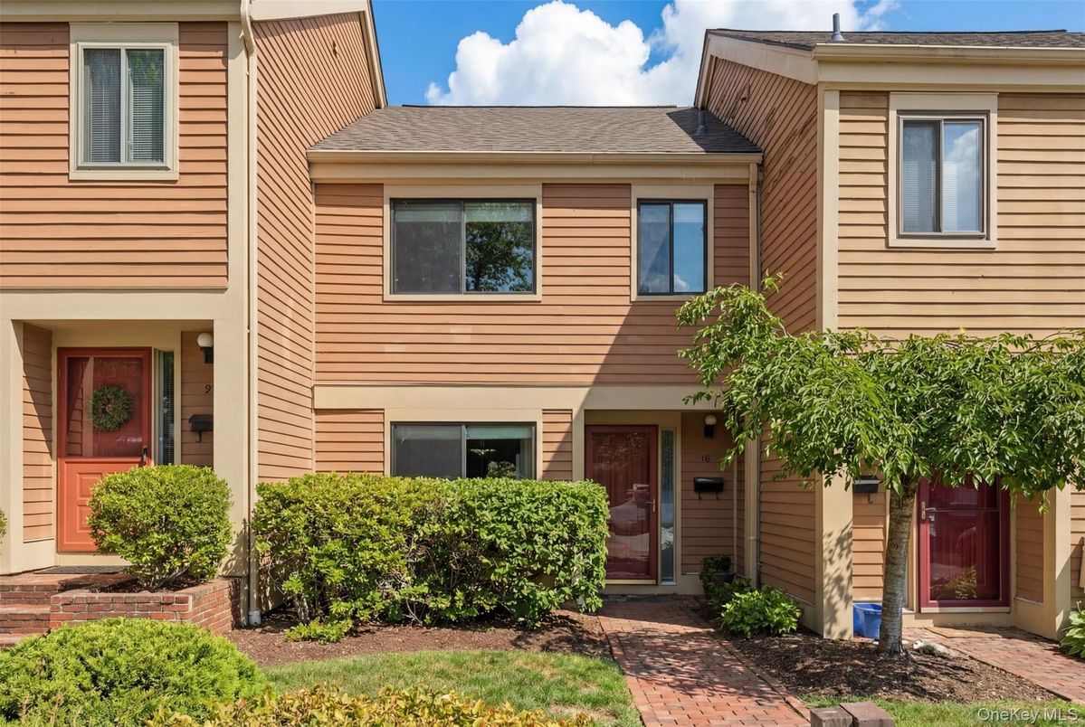 Exterior, Facade, Rowhouse