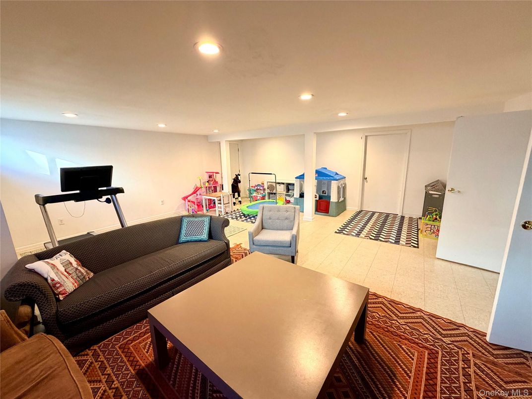 Fitness Equipment, Interior, Living room, Recessed Lighting