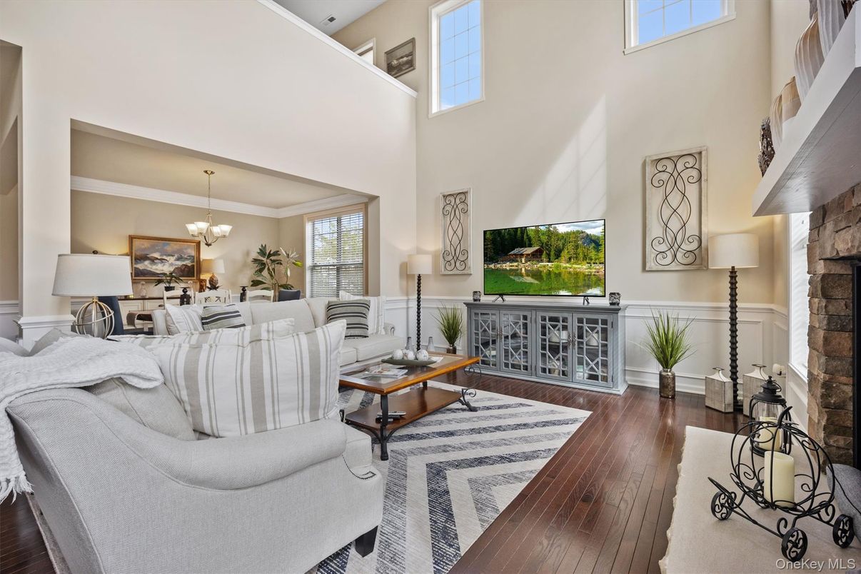 Chandelier, Dining room, Interior, Living room, Wood Texture Flooring