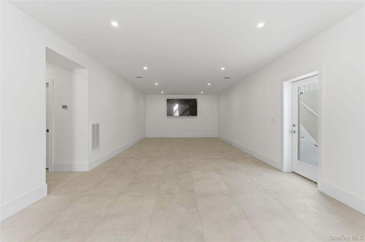 Empty room, Interior, Recessed Lighting