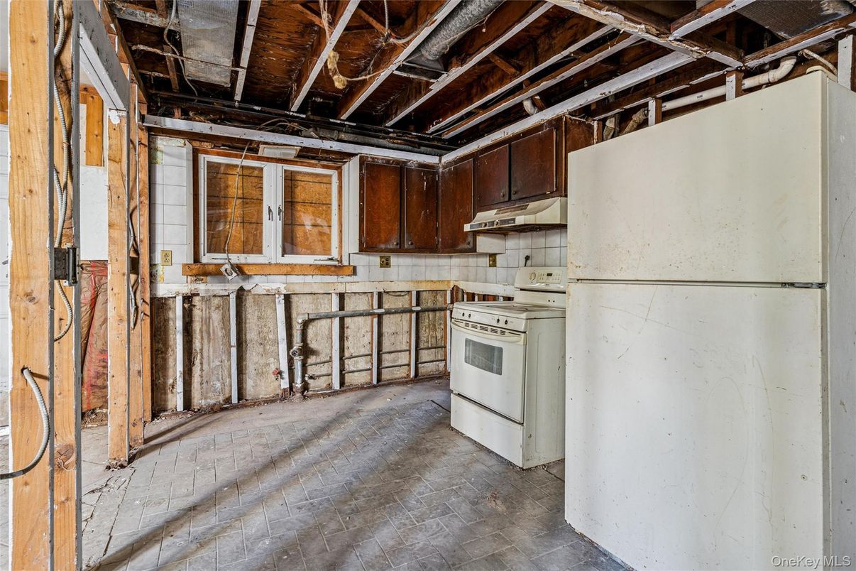 Interior, Kitchen, Washer, Wooden Beams