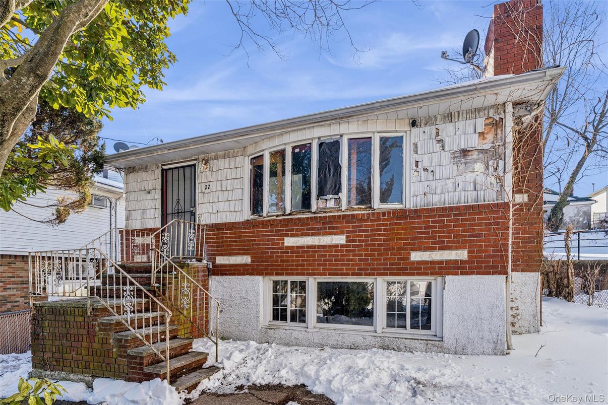Exterior, Facade, American Foursquare