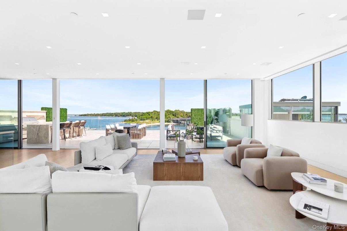 Interior, Living room, Recessed Lighting, Water, Wood Texture Flooring