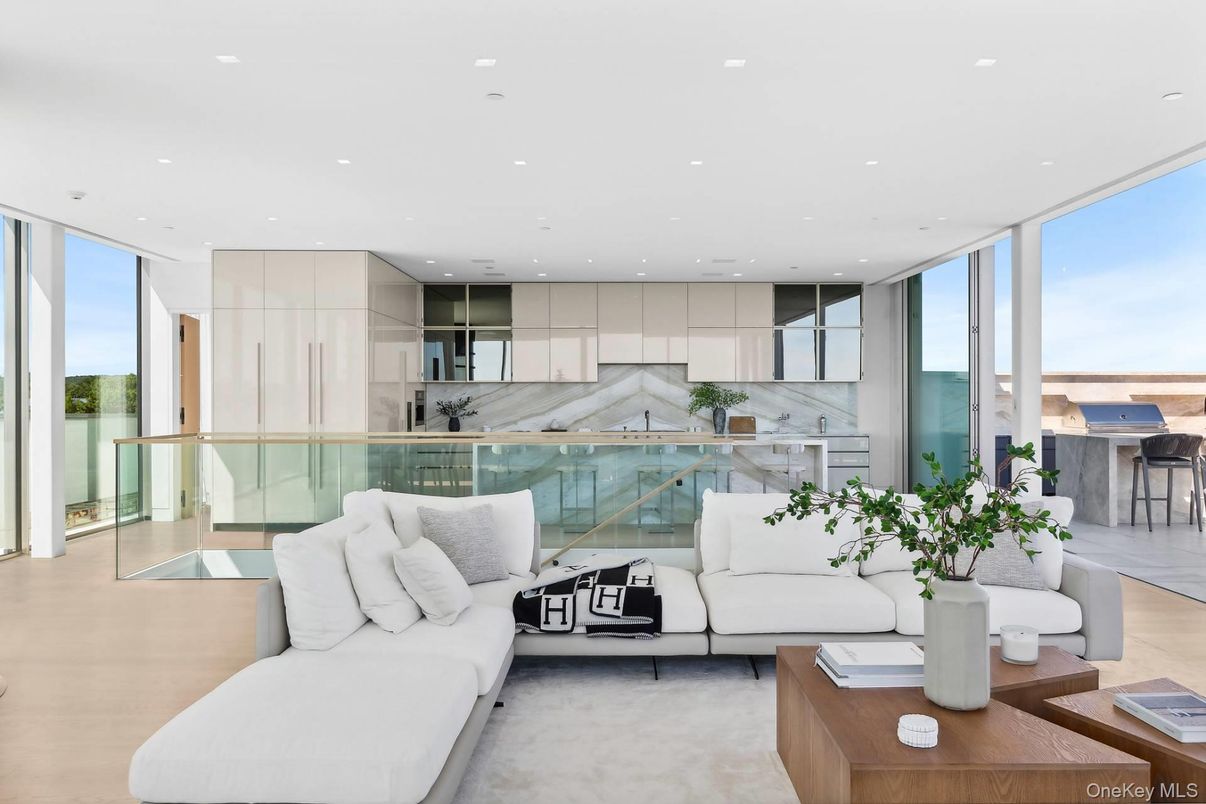 Interior, Kitchen, Living room, Marble Walls, Recessed Lighting