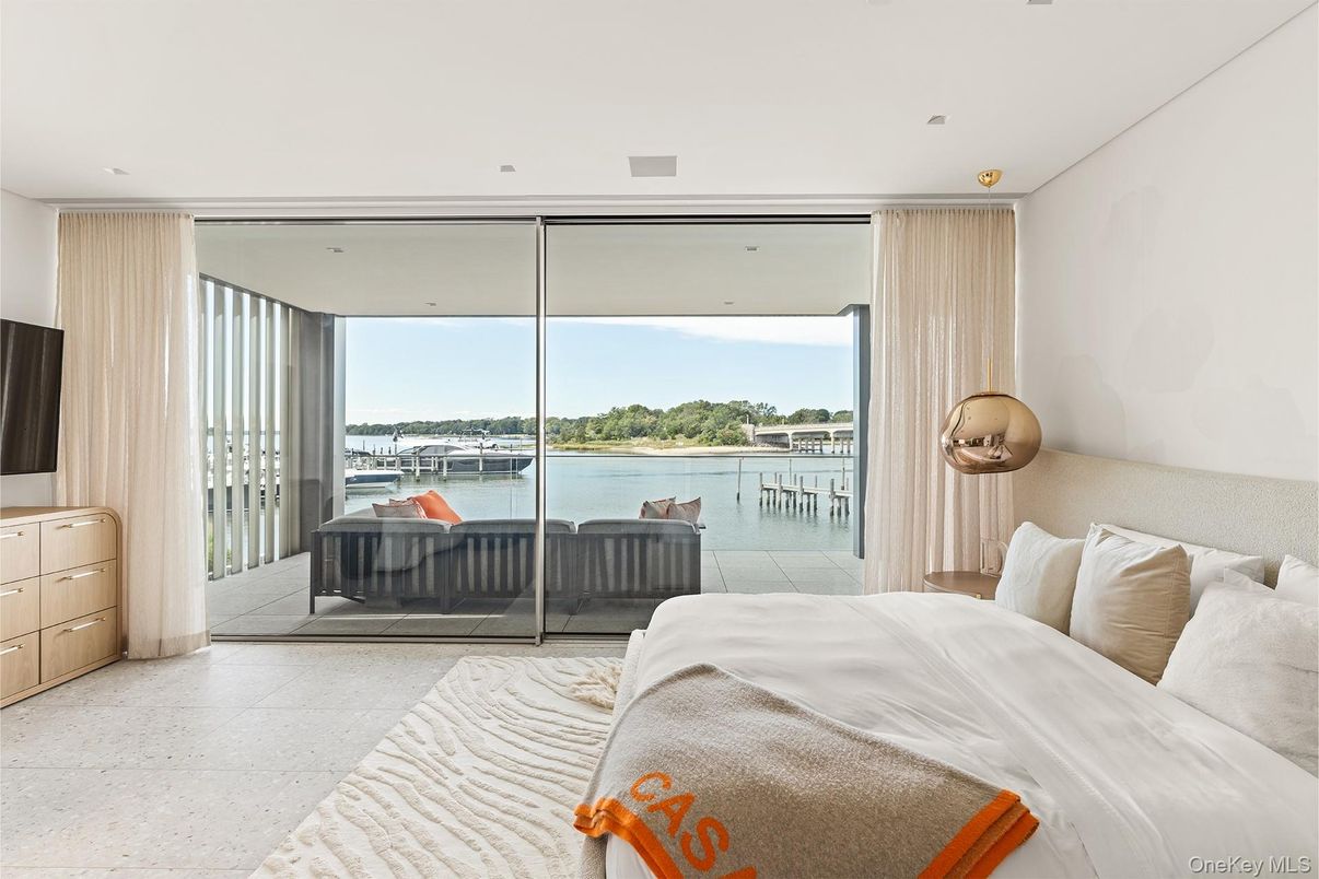 Bedroom, Interior, Water