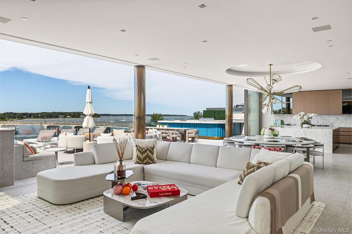 Interior, Living room, Pendant Lights, Recessed Lighting, Water