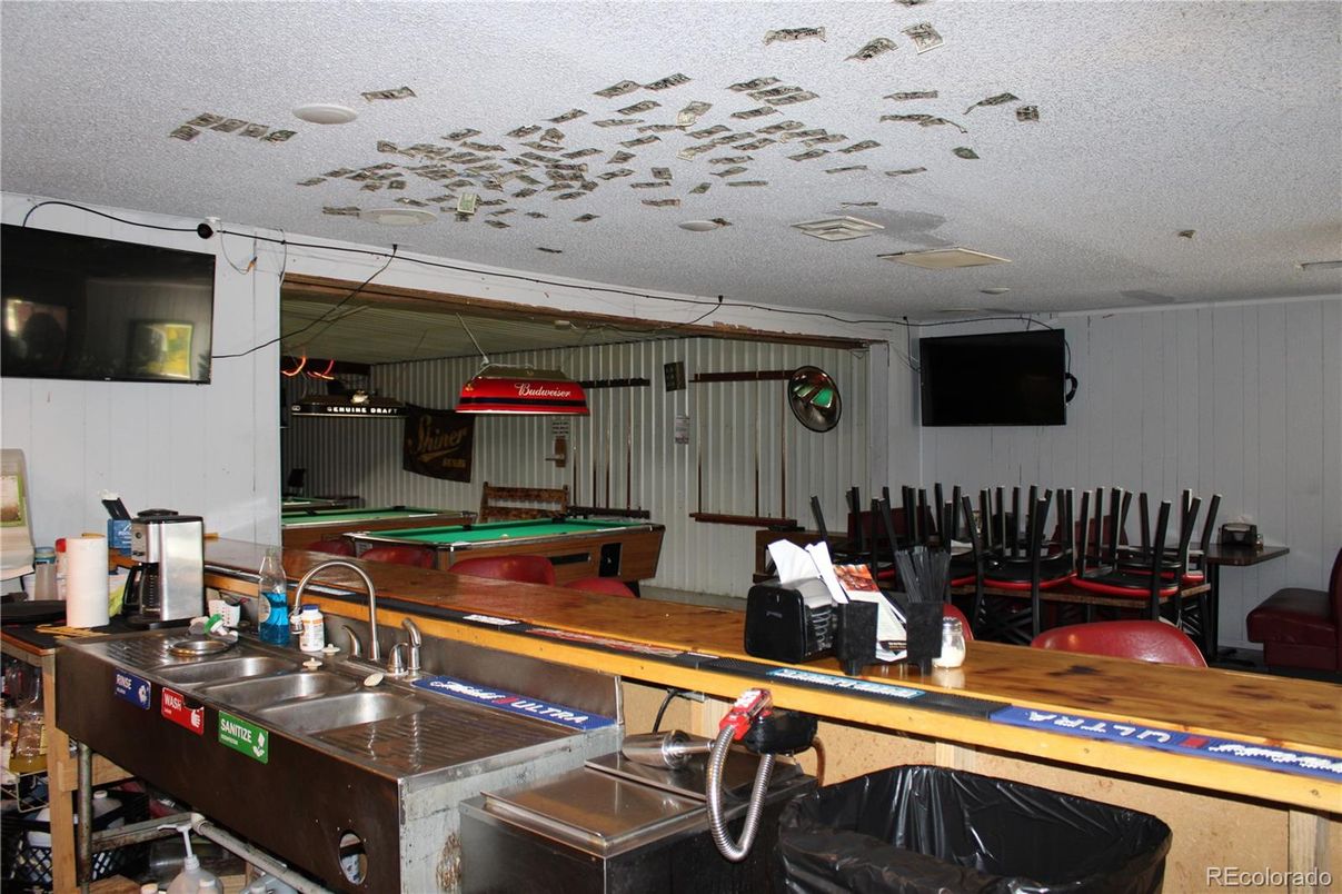 Billiard Table, Game Room, Interior