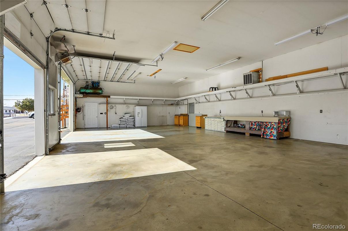 Garage, Interior