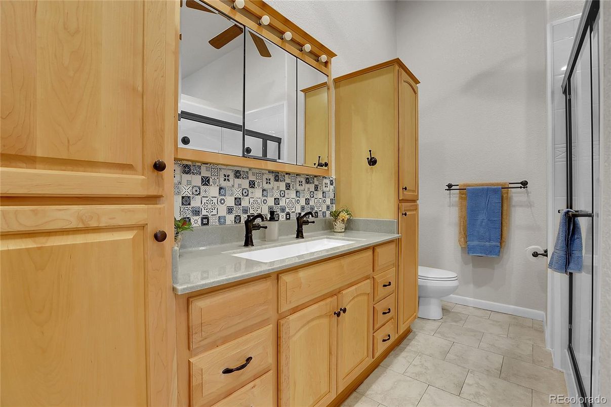 Bathroom, Dual Sink Vanities, Interior