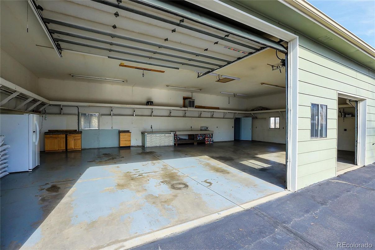 Garage, Interior