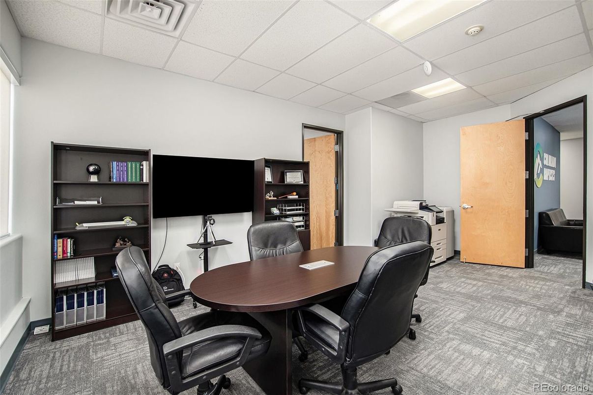 Home Office, Interior