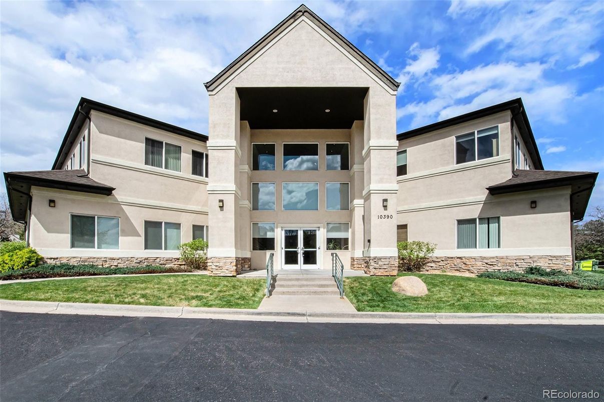 Exterior, Facade, Farmhouse