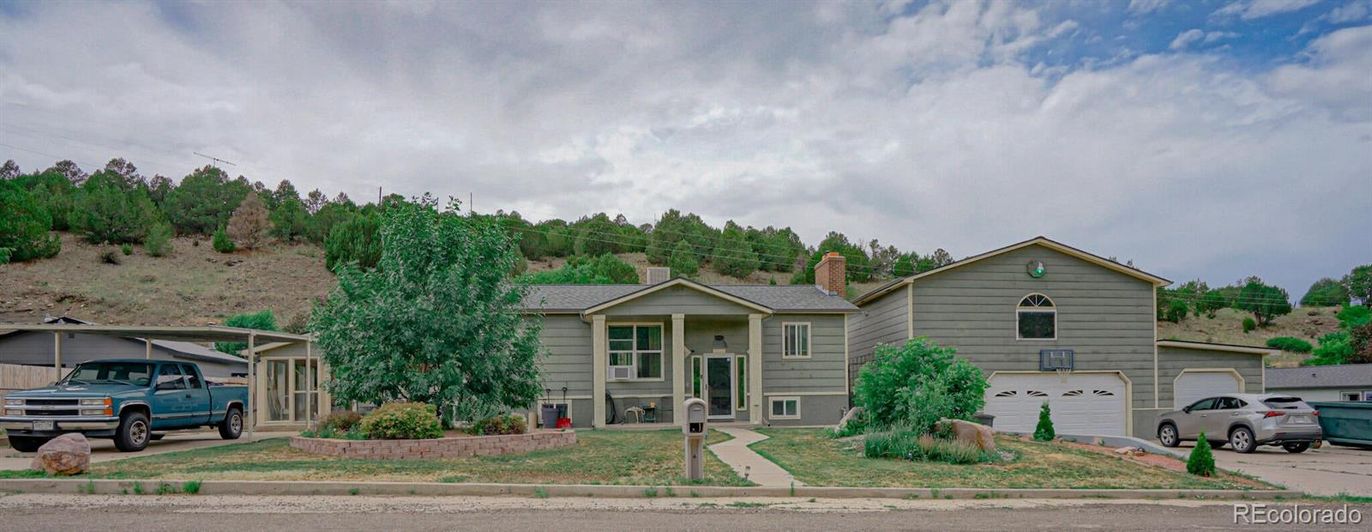 Attached, Exterior, Facade, None