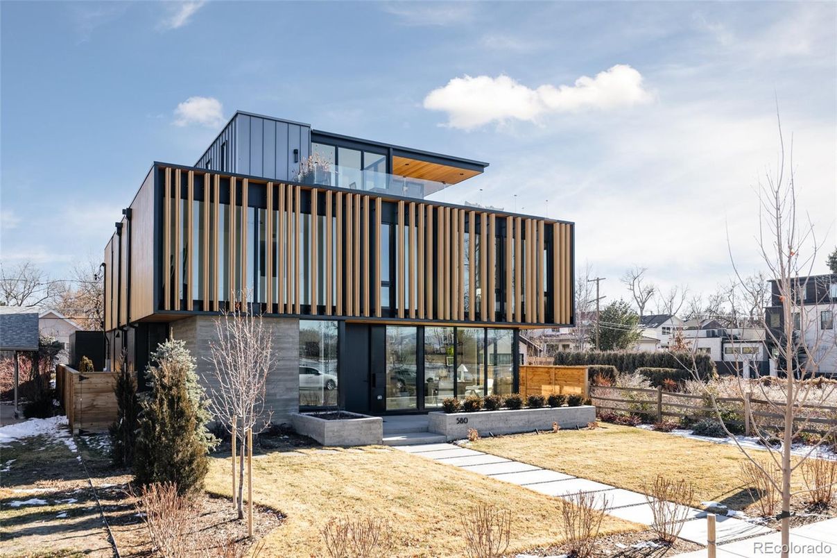 Backyard, Exterior, Facade, Modern