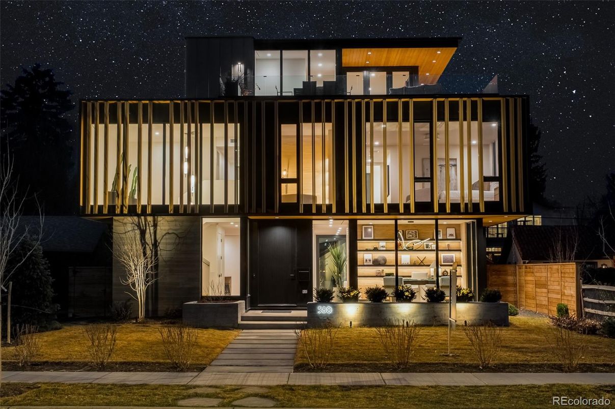 Exterior, Facade, Modern