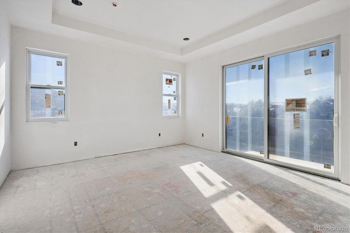 Empty room, Interior