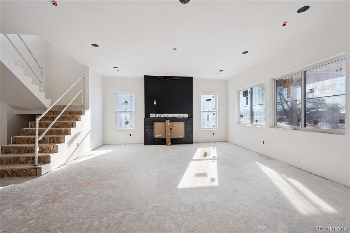 Empty room, Interior, Recessed Lighting